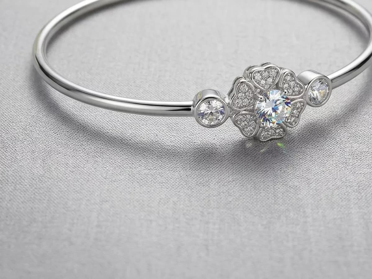 Flower Solitaire Cuff Bangle in silver
