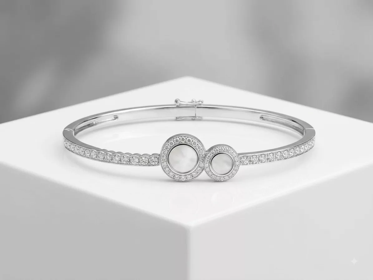 Mother-of-Pearl Disc Hinged Bangle in silver