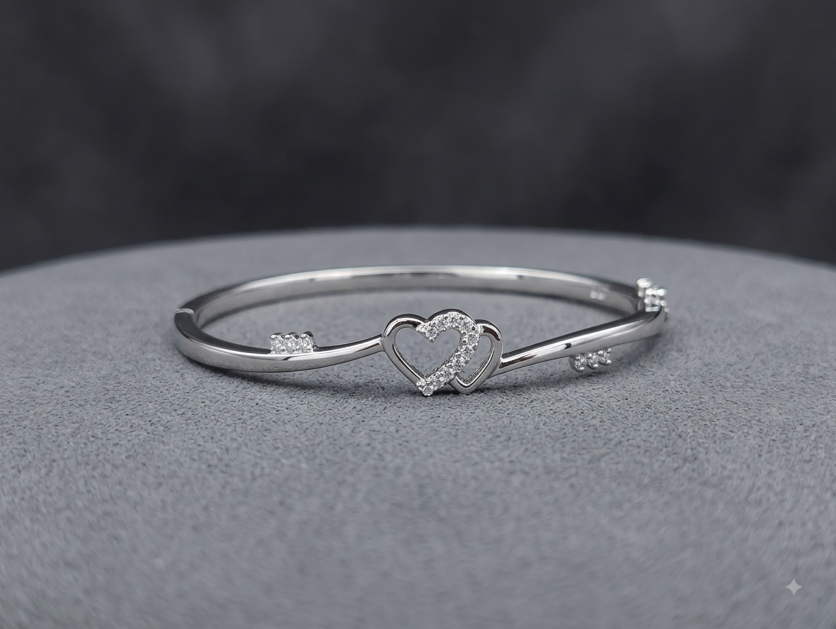 Silver Heart Center Bangle